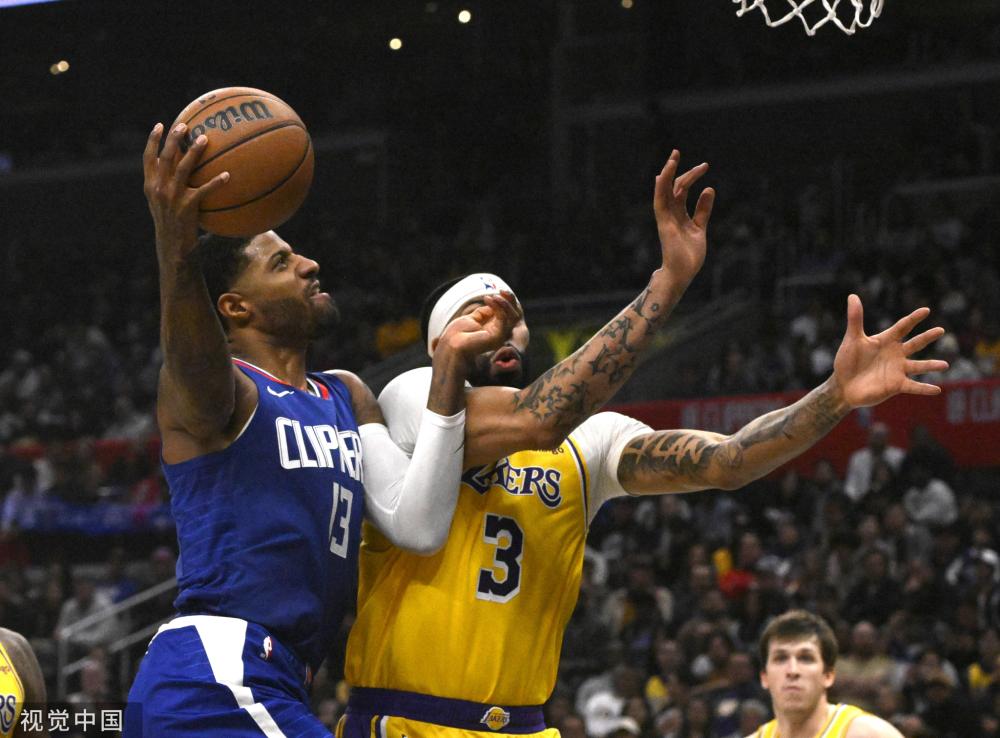 多才多艺！吴曦、高天意一展歌喉，演唱梁博的歌曲《男孩》.