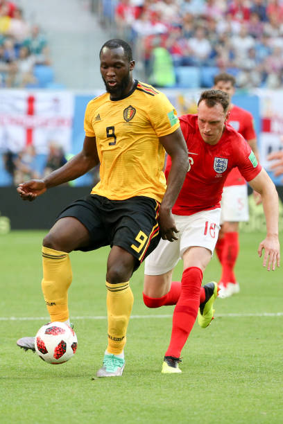 体育拼盘：英超半程曼彻斯特双雄最失色 红军惊艳森林成大黑马.