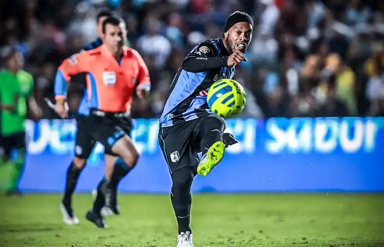 博主：中乙金靴费尔南多有望加盟云南玉昆，补充球队阵容（曝中乙金靴费尔南多接近加盟云南玉昆，助力阵容升级）