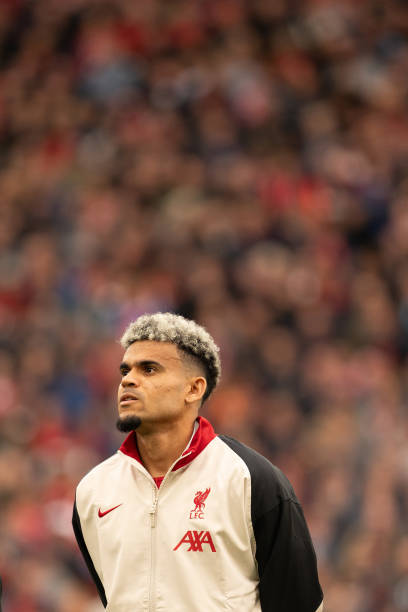 这投篮姿势千奇百怪，看着都不像能进的样子😂😂。约老师除外